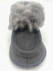 Axelda-Vimmerby-babytofflor-fårskinn-asphalt-Toffelshoppen.se